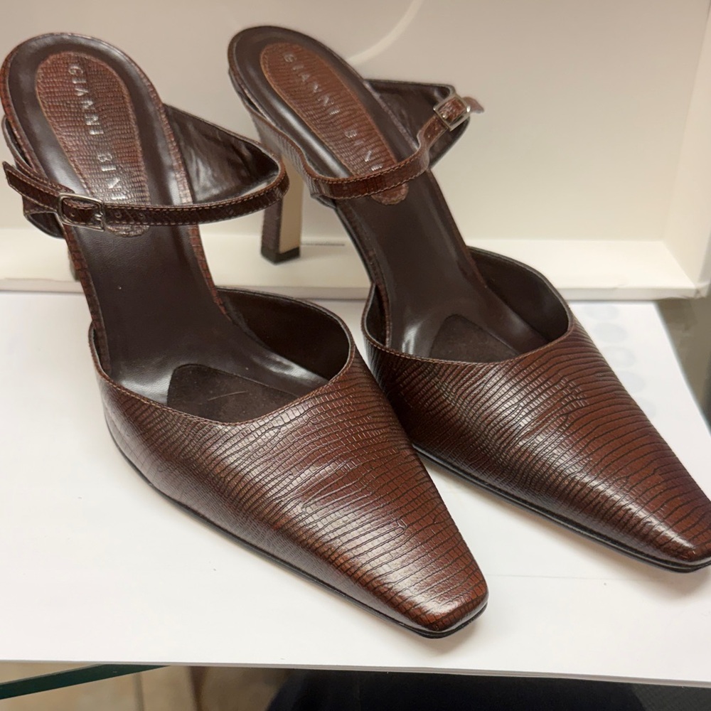 Gianni Bini Brown Textured Pointed-Toe Heels